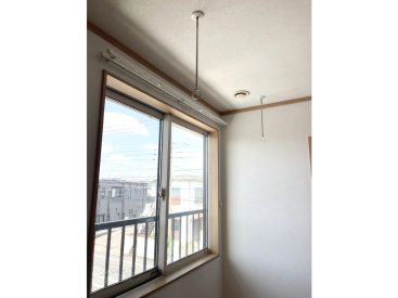 バルコニーがないので洗濯物はそれぞれの部屋やLDKで。
