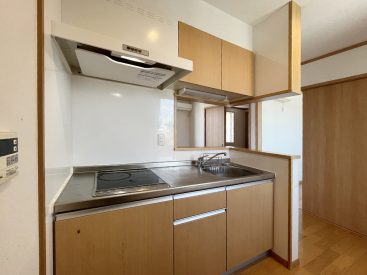 IH2口に、上下の収納も満足なキッチン。