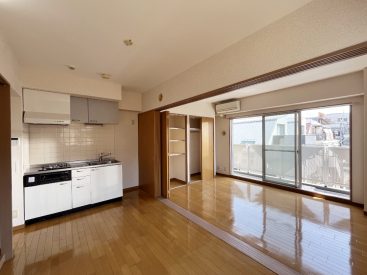 日差しの入る1DKのお部屋。