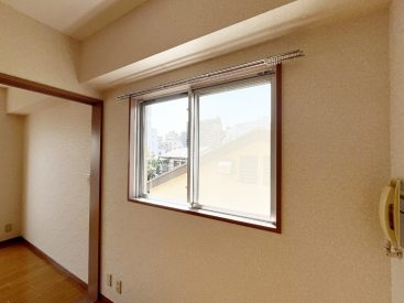 夕日の見える西の窓。