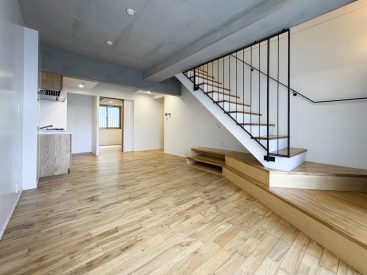 階段がいいアクセント。