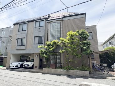 住宅街にひっそりと。