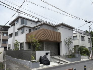 賃貸の入り口は奥側にあります。