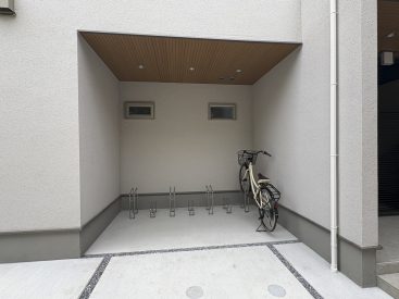 駐輪場も屋根付きです。