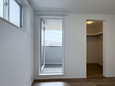 １物件にバルコニー２つ。