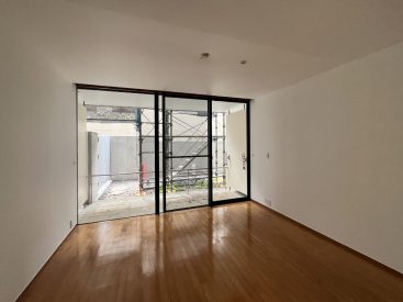 テラスも植物やアウトドアアイテムでぜひ飾り付けて。
