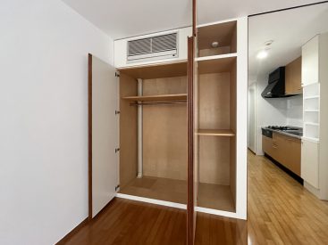 奥行きのある収納。サイズや棚展開も様々でいろんな収納に。
