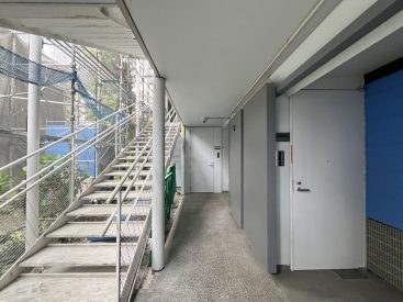 2002年築マンション。きれいになった外装もお楽しみに。
