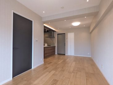 建具はブラック。ちょっとシックな雰囲気。