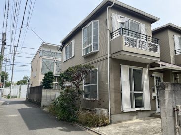 1〜2階からなる、戸建て感覚で暮らせるテラスハウス。