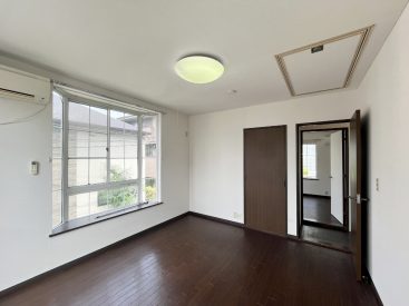 2階約7帖の部屋。しっかりと広さのある個室です。