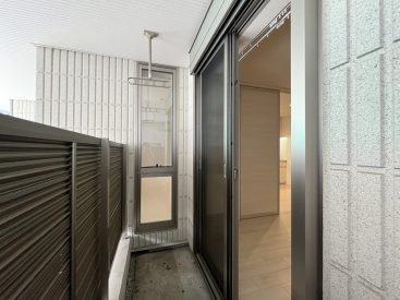 フェンスで目隠しにもなるバルコニー。