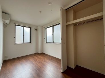 寝室も明るい。