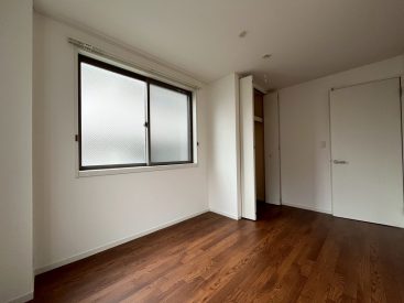 両部屋収納あり。