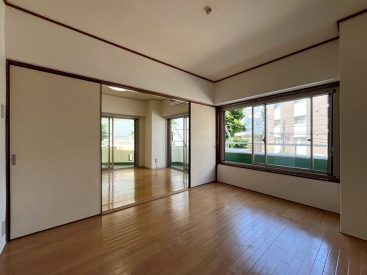 もう片方の洋室も6帖。