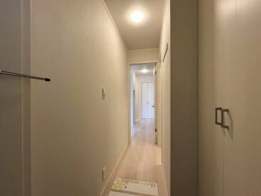 出迎える玄関。シューズボックスもあります。