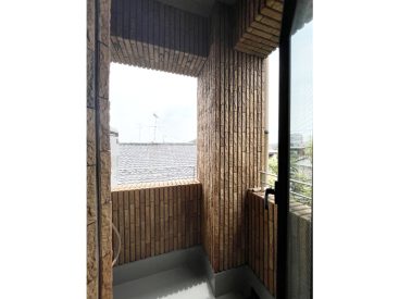 小さめですが風の抜けるバルコニー。