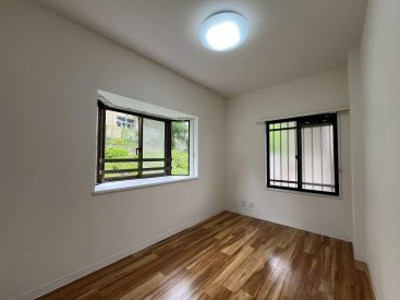 北東のお部屋は4.9帖。エアコンはありません。