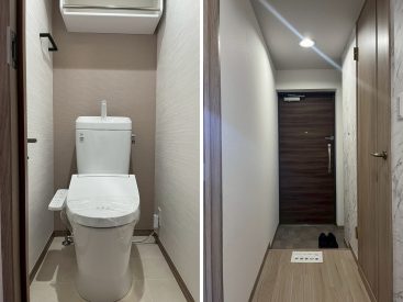 トイレと玄関。