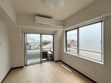 窓が多く明るい空間です。