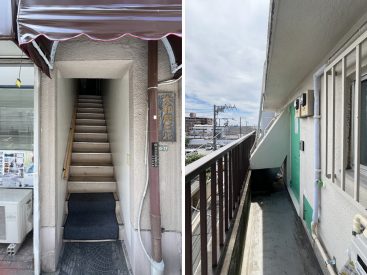 マンションの入り口。玄関前は狭めの通路。48年築の月日を感じます。