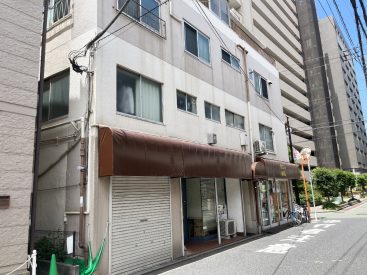 下高井戸の商店街の一番端に位置する、 1977年築のマンション。