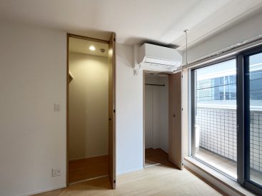 クローゼットふたつ。