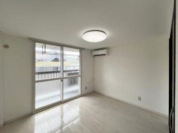 寝室となる約8帖。