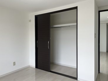クローゼットは約8帖部屋にひとつ。