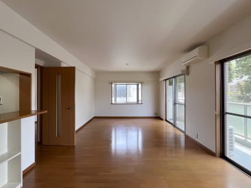 1階角部屋の2LDK、73.96㎡のお部屋。