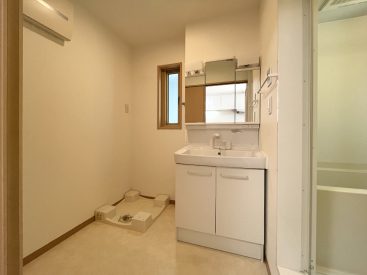 洗面・脱衣所はゆとりのある広さ。