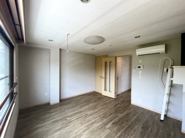 日差しは 北東から。