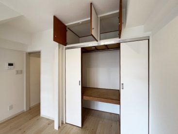 押し入れをリフォームした収納。