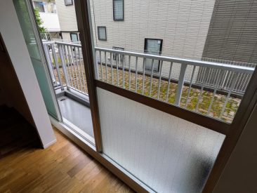 小ぶりですが、バルコニーもあります。東向きです。