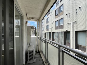 バルコニーは北西向きに。