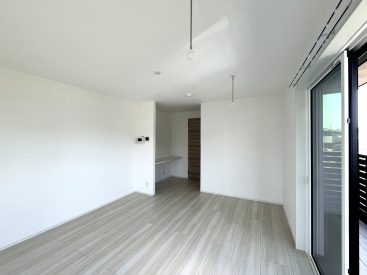 部屋は約10.7帖。過ごしやすいほどよい広さ。