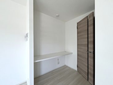 部屋の一角にはカウンター。自由自在にレイアウトを。