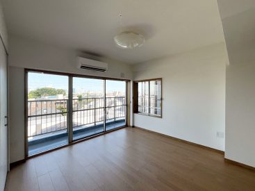 メインの洋室は約8帖。