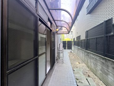 洗濯物スペースは8帖部屋から出入りできます。