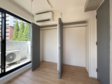 クローゼットは約7.81帖にふたつ。