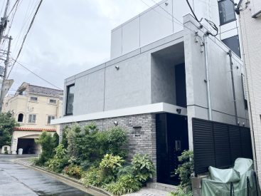 RC打ちっぱなしをメインにしたスタイリッシュなマンション。自慢の外観になります。