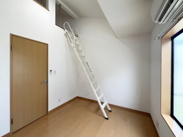 2階の部屋。1階よりも日当たりよく明るいです。