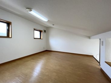 高さはあまりないので収納部屋にするのが◎