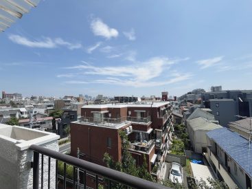 5階からは三茶の街が贅沢に見渡せます。