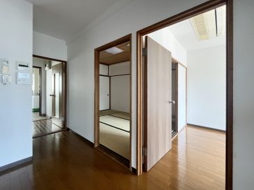 DKから3部屋すべてにつながります。