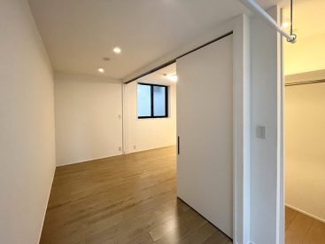 2階ですが日当たりはまずまず。主要採光は南東です。