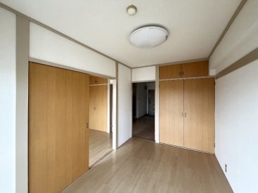 南からの日差しがたっぷりと入る室内。