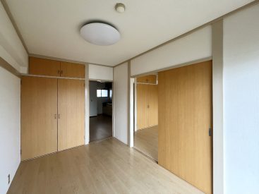 エアコンはこちら（右側）の部屋のみ。
