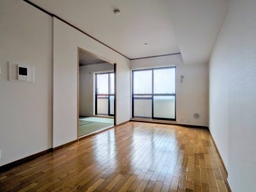 南西向きの窓から光が入ります。