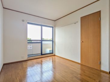バルコニー側の洋室、6.5帖。